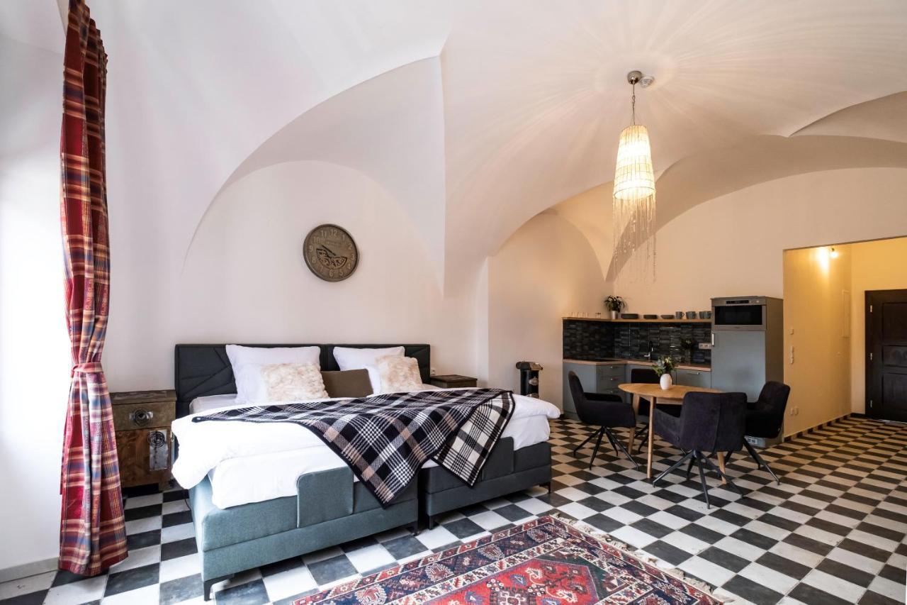 Knize Ferdinand Apartments Mikulov Buitenkant foto