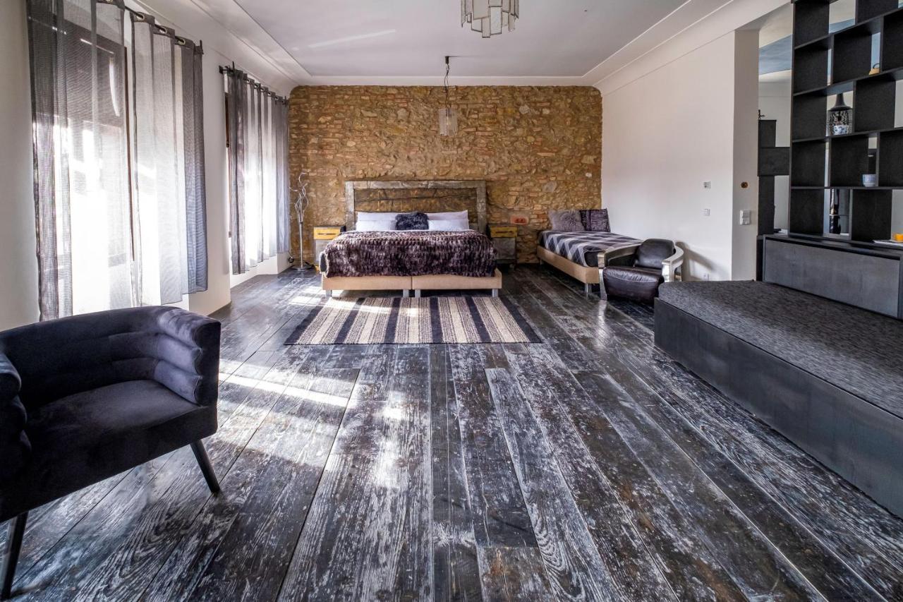 Knize Ferdinand Apartments Mikulov Buitenkant foto