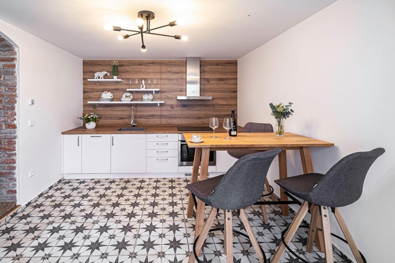 Knize Ferdinand Apartments Mikulov Buitenkant foto