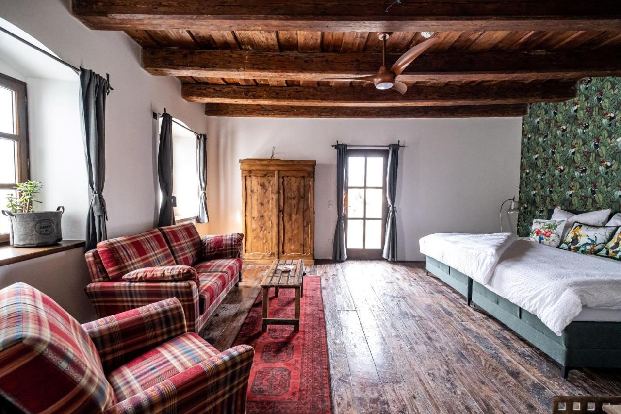 Knize Ferdinand Apartments Mikulov Buitenkant foto
