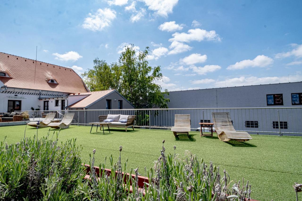 Knize Ferdinand Apartments Mikulov Buitenkant foto