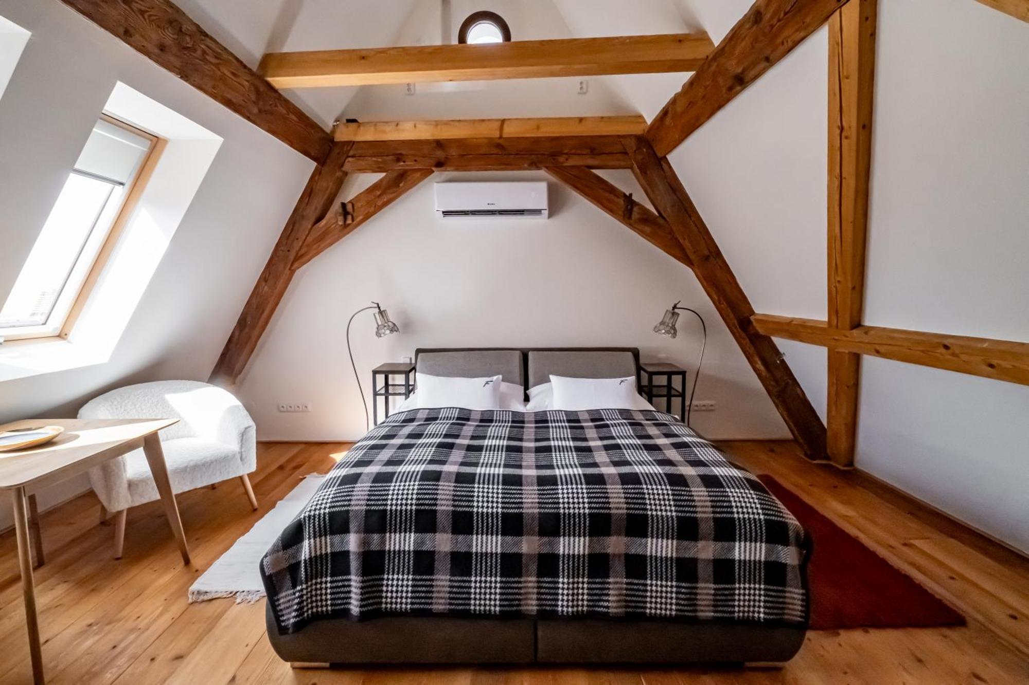 Knize Ferdinand Apartments Mikulov Buitenkant foto